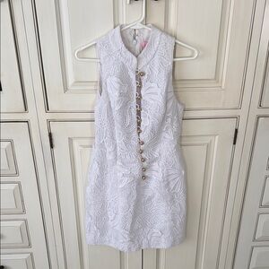 Elegant White Sleeveless Dress